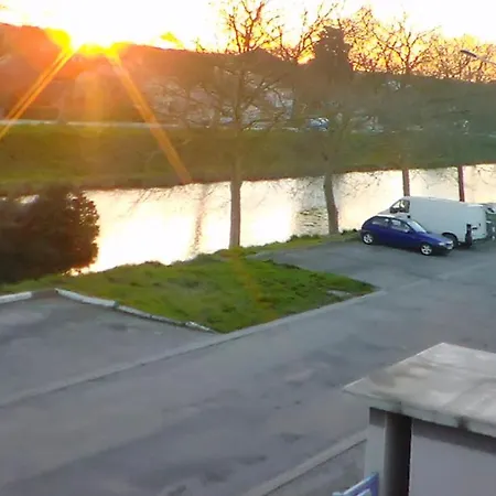 A Avec Terrasse * カルカソンヌ